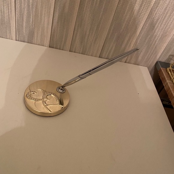 Pen holder with a pen - Picture 3 of 3